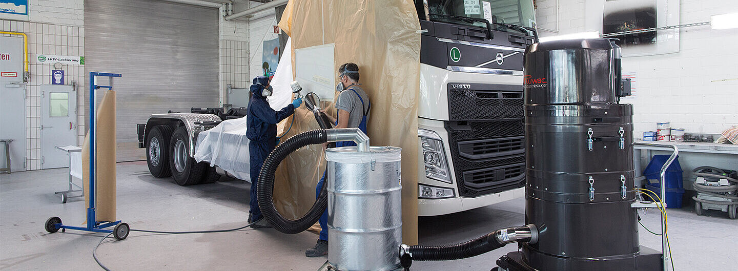 Ruwac Industriesauger DS2520 mit Vorabscheider für den StaubEx-Bereich saugt Lackierstäube und Lackiernebel bei Thedens in Düsseldorf.