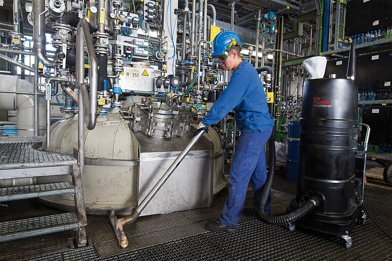 Ruwac Industriesauger mit Drehstromantrieb DS1 für GasEx-Bereich beim Chemiepark Evonik in Marl