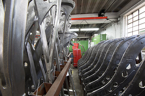 Ruwac Industriesauger DS2 saugt Metallspäne bei Steinway & Sons in Hamburg.