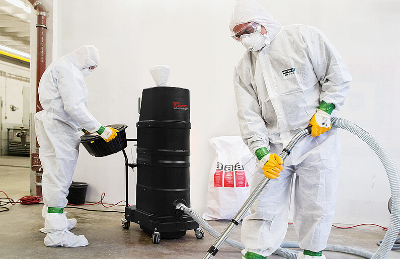 Ruwac Industriesauger mit Drehstromantrieb DS1750 saugt Asbeststäube ab