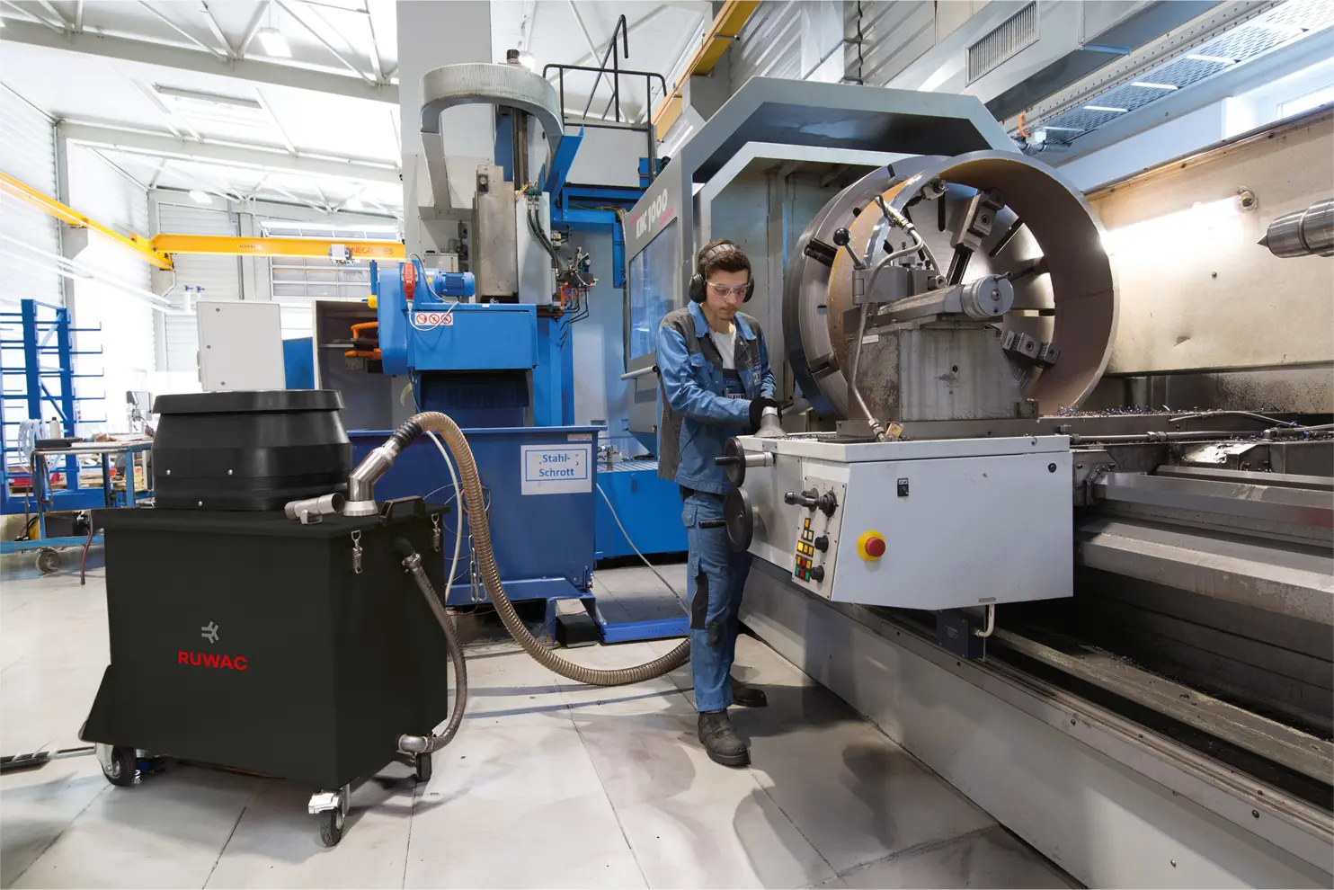 Cooling lubricants containing metal particles
